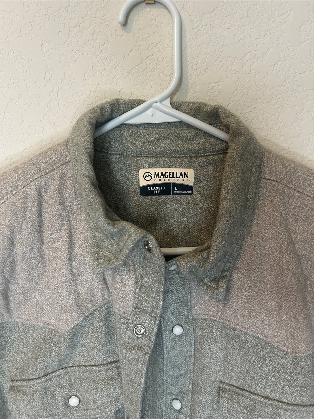 Magellan Outdoors Pecos Ridge Men’s Olive tan Classic Fit outer shirt